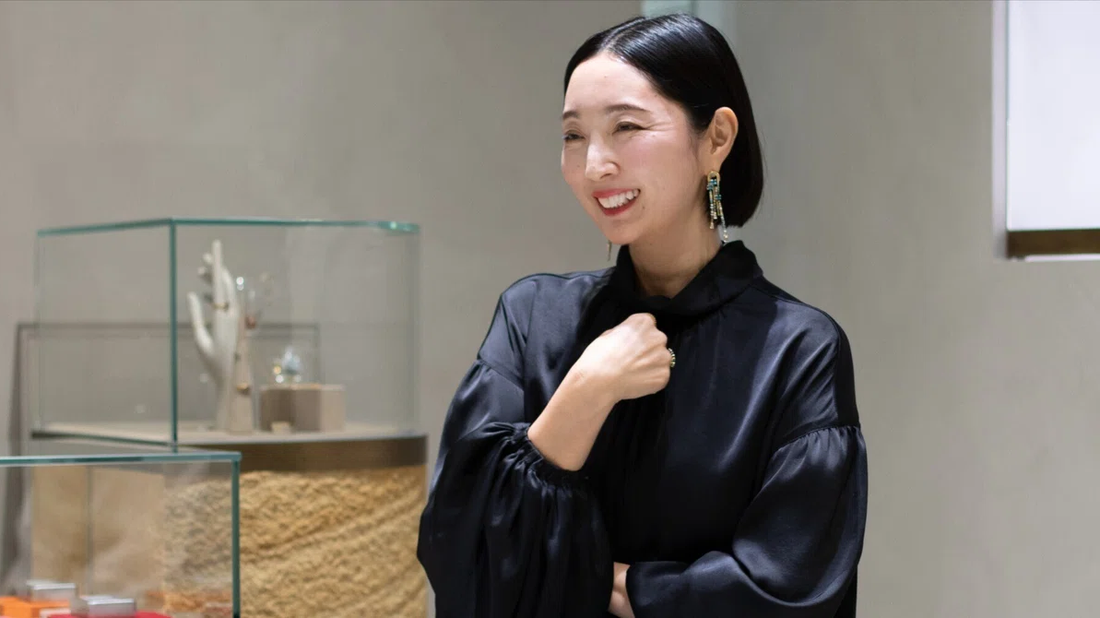 ジュエリーが背中を押してくれる。山内マリコさんとBIZOUXが生み出した、色鮮やかな物語